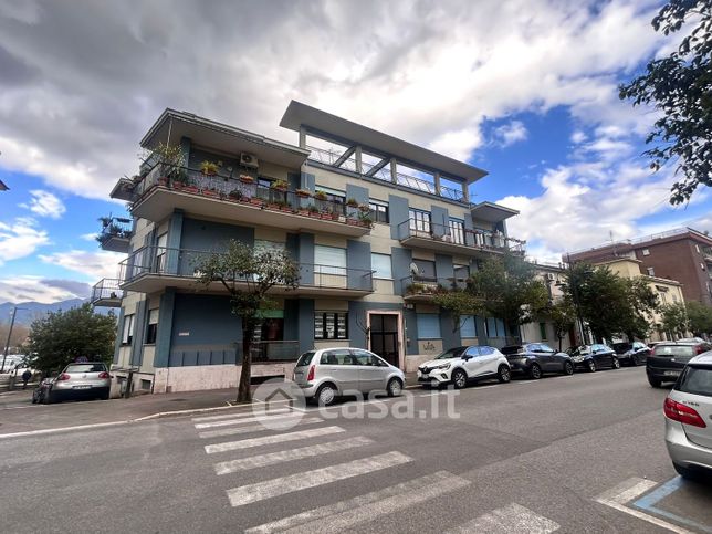 Ufficio in commerciale in Viale Dante