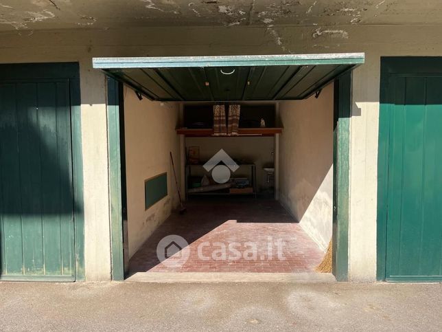 Box/posto auto in residenziale in Via Cristoforo Colombo