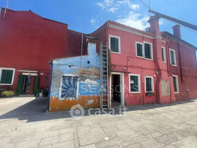 Casa indipendente in residenziale in