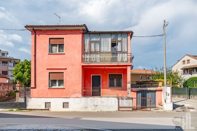 Casa indipendente in residenziale in Via Giuseppe Garibaldi 29