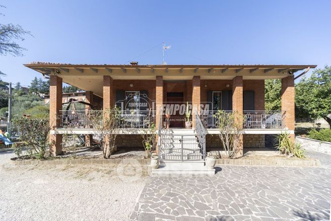 Casa indipendente in residenziale in Via delle Querce 2