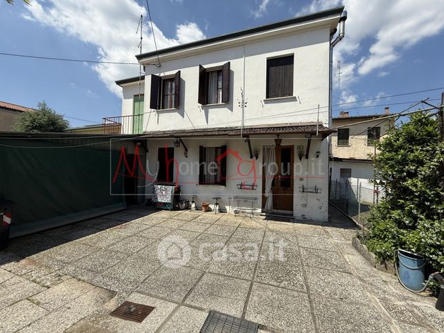 Casa indipendente in residenziale in Via Armistizio