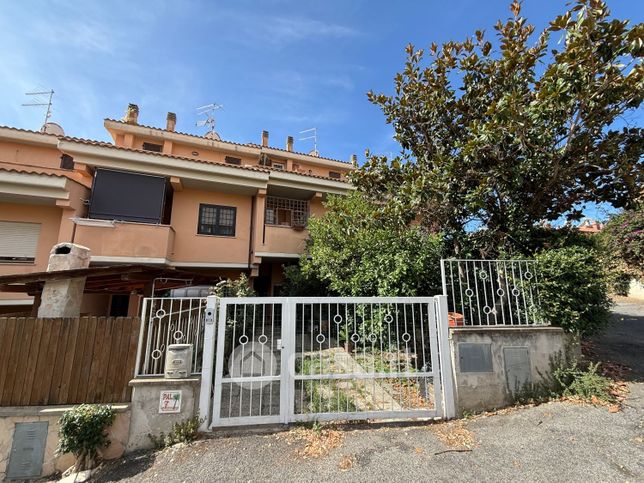 Casa indipendente in residenziale in Via Elcetina 4