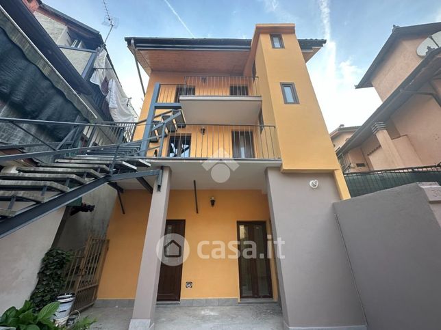 Casa indipendente in residenziale in 