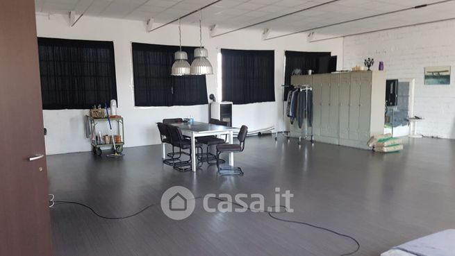 Capannone in commerciale in Strada Cornadella 15