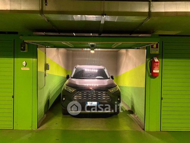 Box/posto auto in residenziale in Piazza Cavour 28
