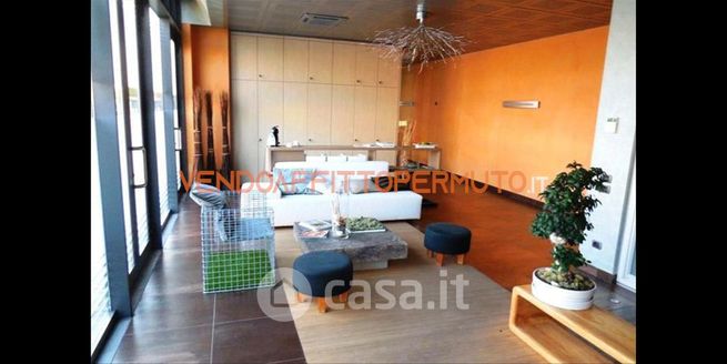 Ufficio in commerciale in 