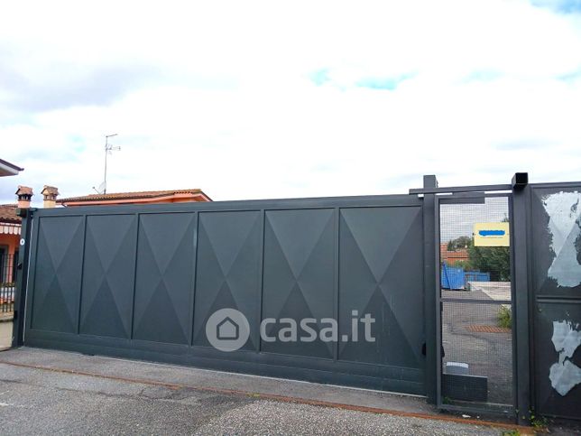 Capannone in commerciale in 