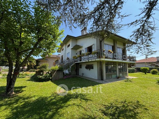 Villa in residenziale in 