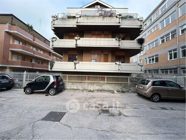 Ufficio in commerciale in Viale John Fitzgerald Kennedy 135