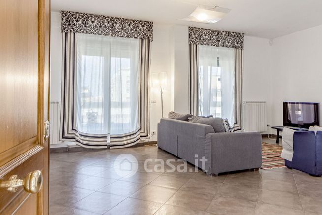 Attico/mansarda in residenziale in Viale Dante Alighieri 30