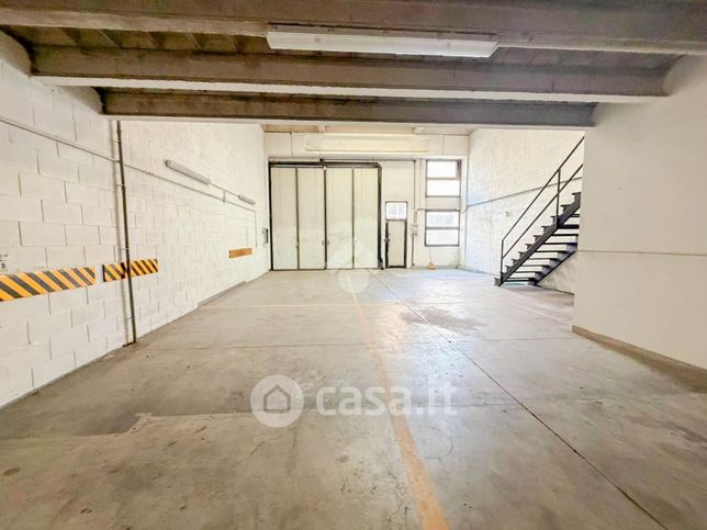 Capannone in commerciale in Via Trieste 23