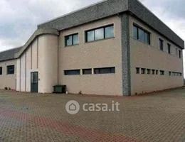 Capannone in commerciale in Contrada Follonara