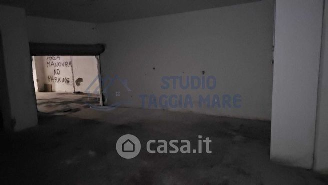 Box/posto auto in residenziale in Via della Stazione 149