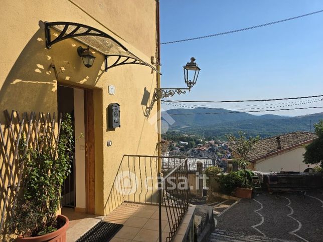 Casa bi/trifamiliare in residenziale in