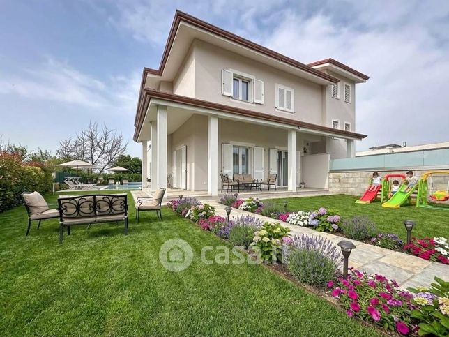 Villa in residenziale in Via Sena