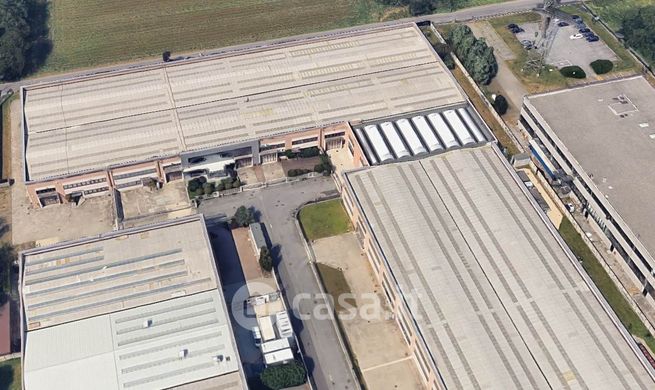 Capannone in commerciale in 