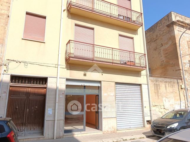 Box/posto auto in residenziale in Via Pompeo ZuccalÃ  35