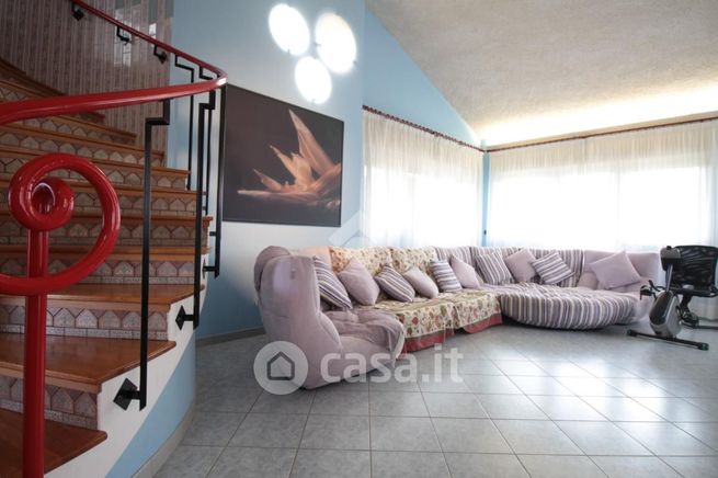 Villa in residenziale in Via delle Rose 41
