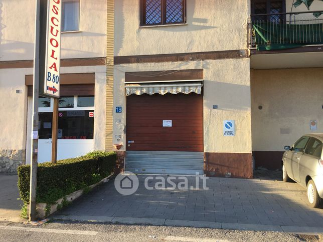 Negozio/locale commerciale in commerciale in Via Cardinal Deodato Piazza 18