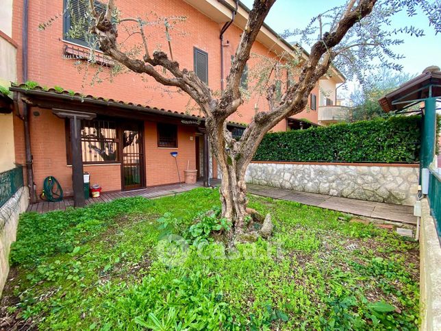 Villetta a schiera in residenziale in Via degli Oleandri