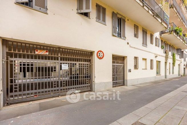 Box/posto auto in residenziale in Via Bramante 40
