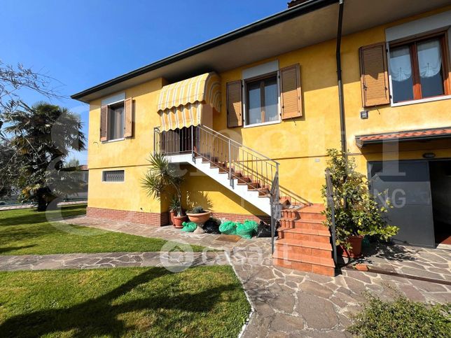Villa in residenziale in Via V. Ferraroli 20
