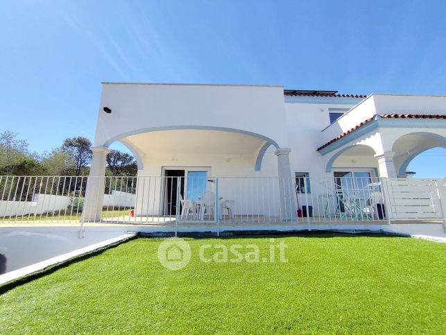 Casa bi/trifamiliare in residenziale in Via Lazio