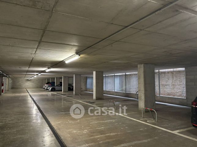 Garage/posto auto in residenziale in Via Carlo de Angeli