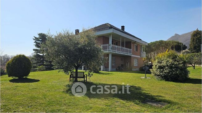 Villa in residenziale in Strada Deserta