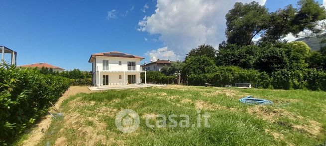 Villa in residenziale in Via Umbria