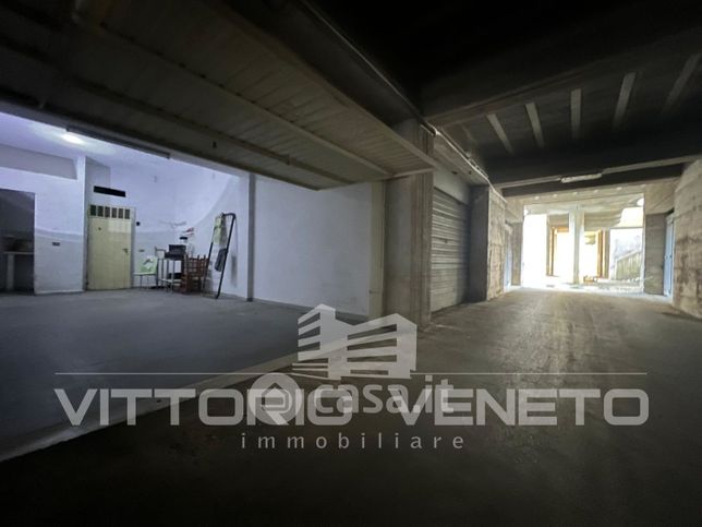 Garage/posto auto in residenziale in Viale Lazio 4