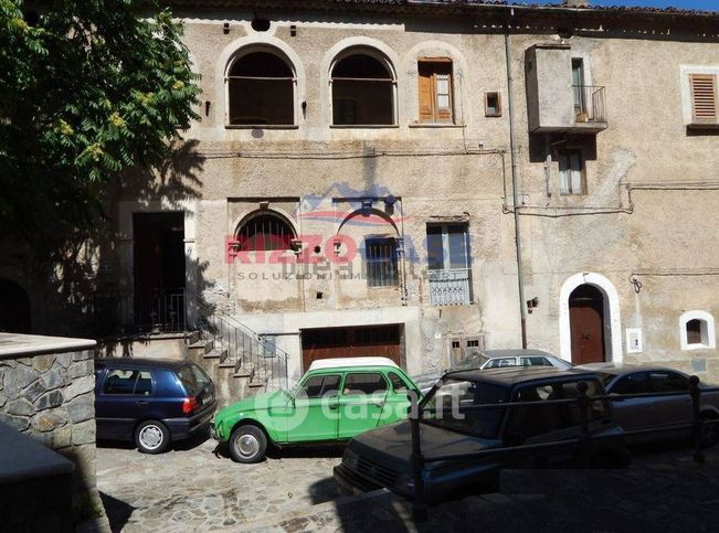 Casa indipendente in residenziale in Largo I Castriota