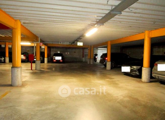 Ufficio in commerciale in Via Torri Bianche 1