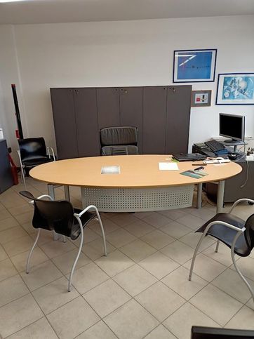 Ufficio in commerciale in 