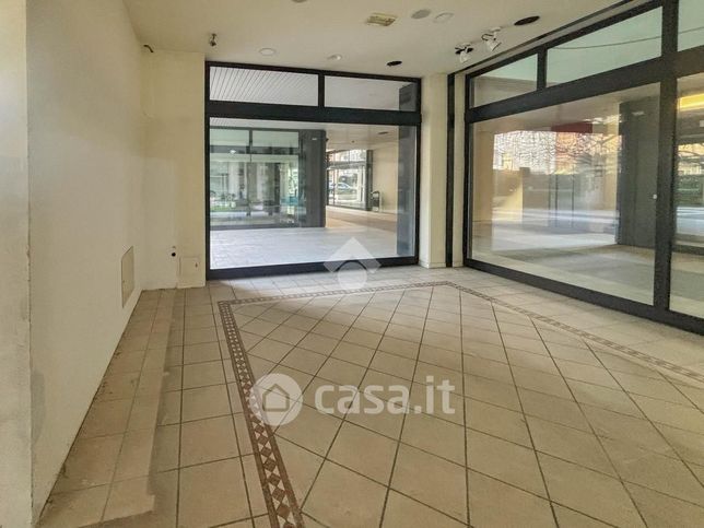 Ufficio in commerciale in Viale della Pace
