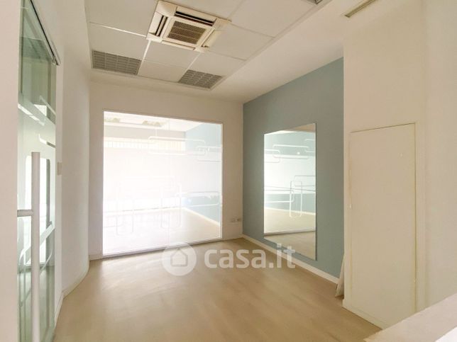 Ufficio in commerciale in Via Anton Giulio Bragaglia