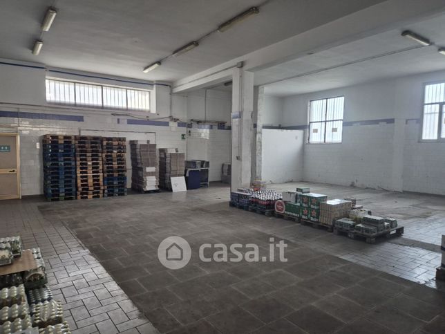 Capannone in commerciale in ss 7 bis