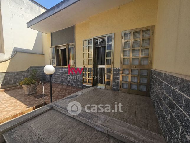 Casa indipendente in residenziale in 
