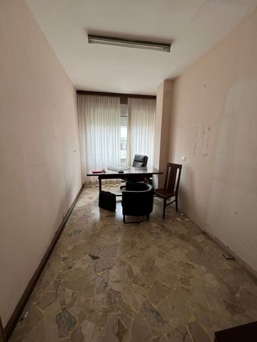 Ufficio in commerciale in Via Toti dal Monte 5