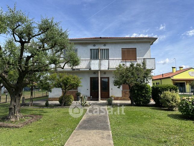 Villetta a schiera in residenziale in Via Macerata 1