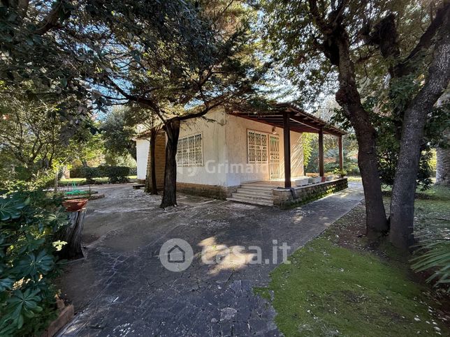 Villa in residenziale in Viale Tridente 21