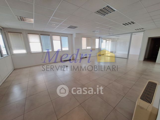 Ufficio in commerciale in Via Giordano Bruno 260