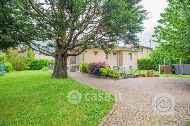 Villa in residenziale in Via Pergine 3