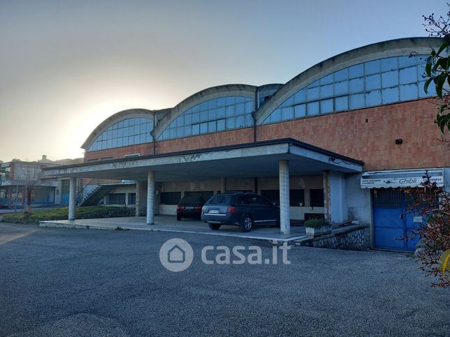 Capannone in commerciale in Viale Umbria