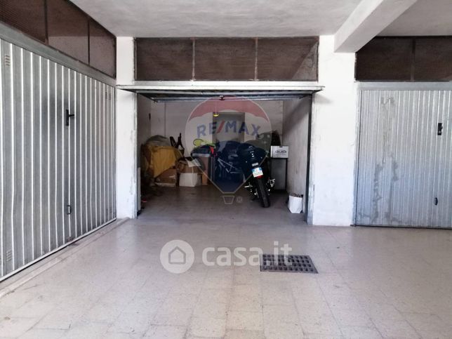 Box/posto auto in residenziale in Via Achille Grandi 24