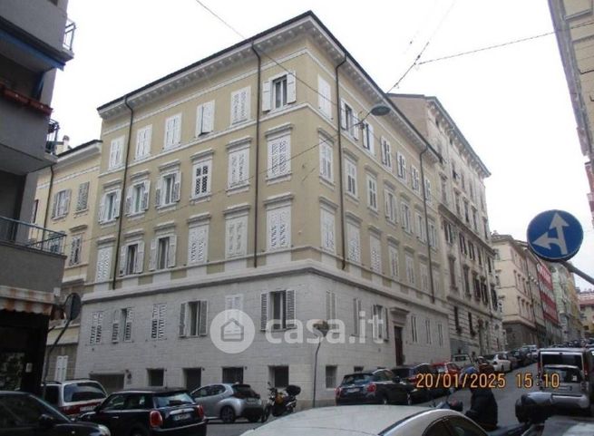 Appartamento in residenziale in Via Ugo Foscolo 38