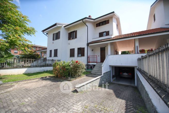 Villa in residenziale in Via Abramo Lincoln 14