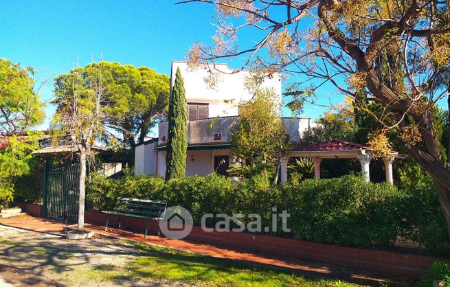 Villa in residenziale in Via delle Sirene
