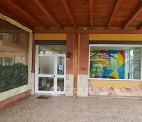 Ufficio in commerciale in Via Arsoli